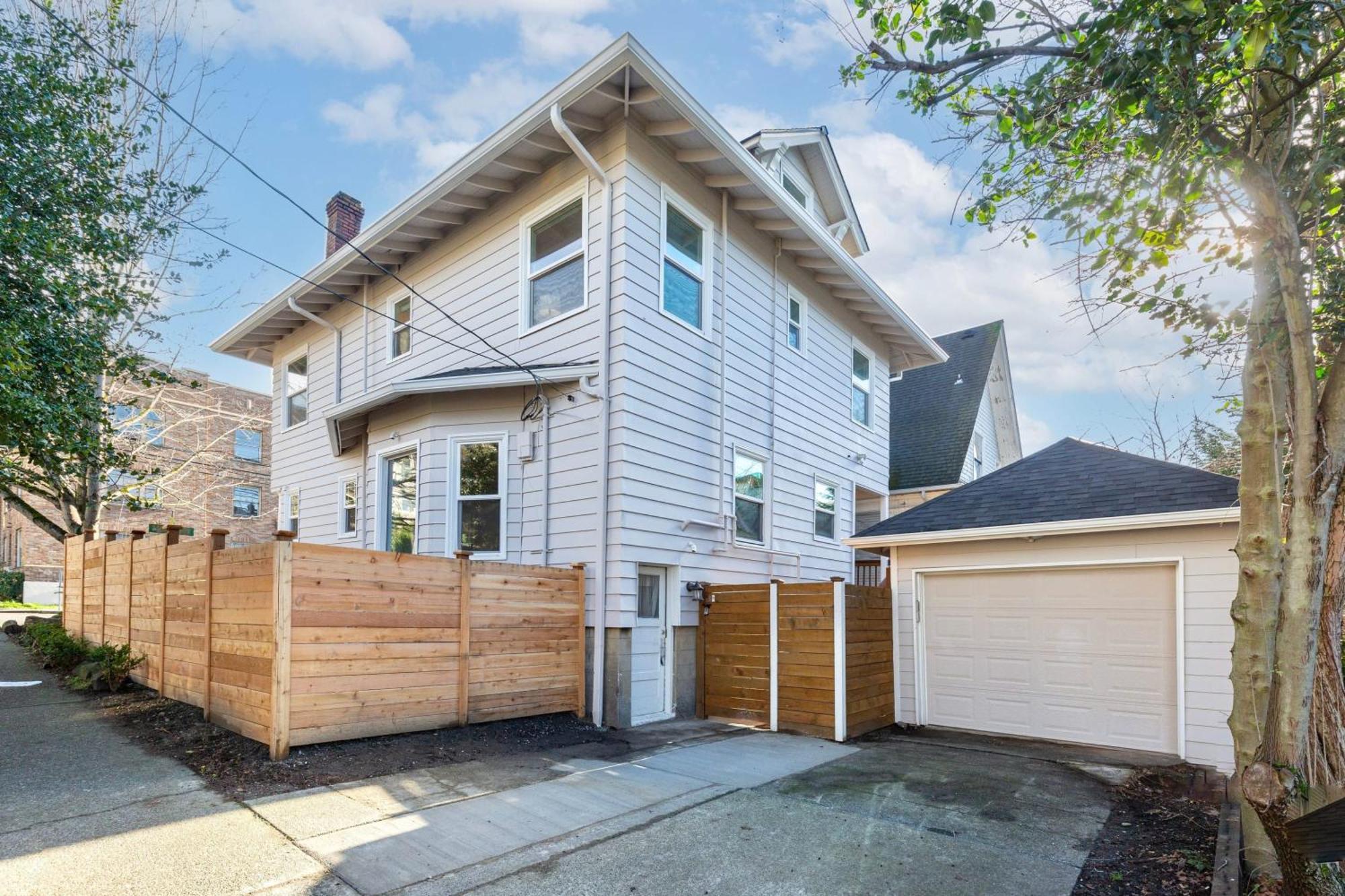 Vintage Meets Modern Spacious Capitol Hill Single Family With 97 Walk Score Holiday home